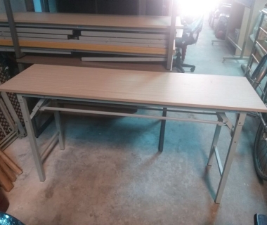 Bàn làm việc có ngăn xếp