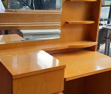 Bàn trang điểm gỗ MDF