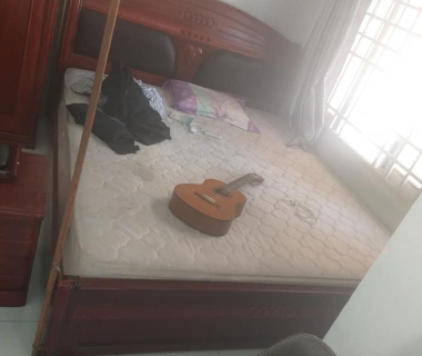 Giường gỗ 1m8 x 2m