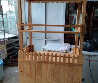 Quầy gỗ cà phê